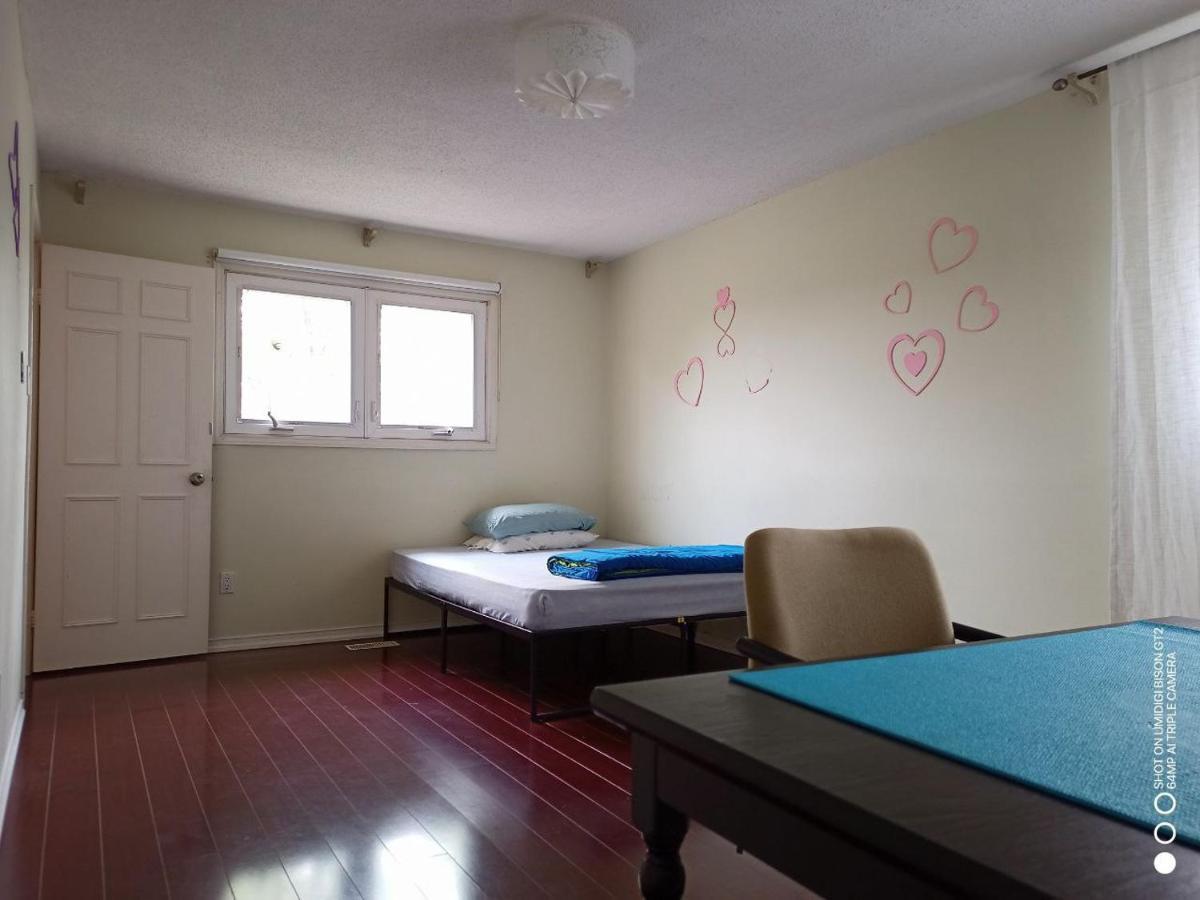 Stb-Double Bed With Private Washroom Toronto Esterno foto